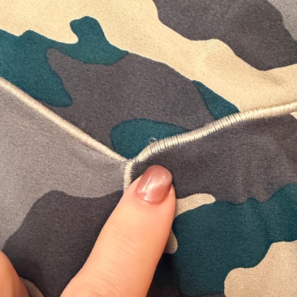 Aerie Camo Real Me High Waisted Crossover
Legging Small Short “flawed” - Picture 3 of 8